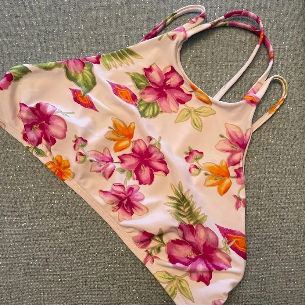 Frankie's Bikinis Floral Bikini Top‎